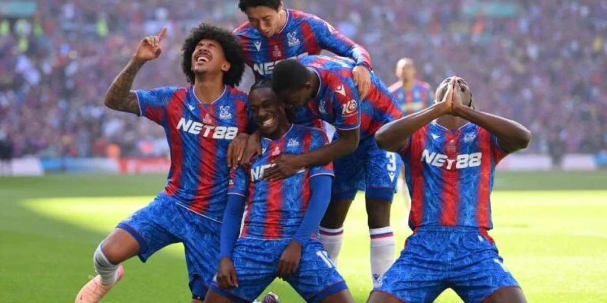 Crystal Palace vinner det første store trofeet da Dean Henderson stenger Manchester City ute